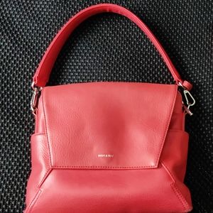 Matt et Nat Convertible shoulder/crossbody veganbleather bag